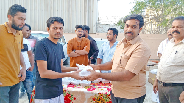 <p>Iftar meals were distributed to labourers at their accommodation in Sitra by the unregistered group Lights of Kindness.</p>